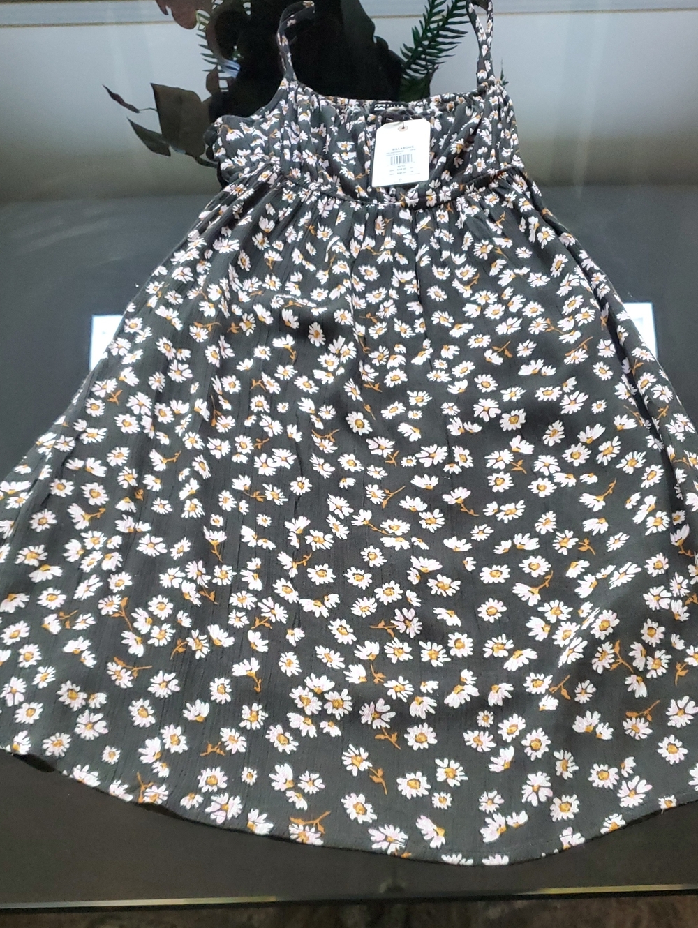 BNWT Billabong blk/whi Floral w/pink Daisies size M/M Summer Dress